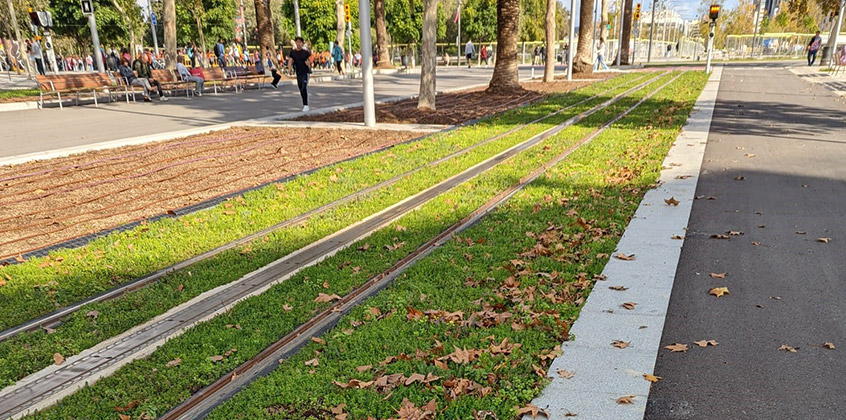 Green tramway Barcelona 3